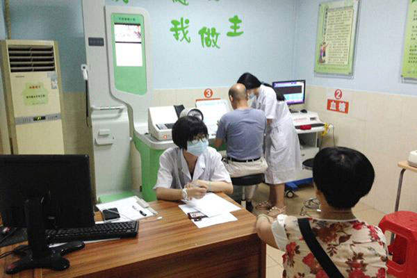 健康小屋觸摸自助體檢查詢一體機